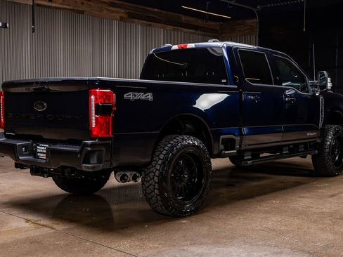 Used 2025 Ford F350 Lariat w/ Black Appearance Package image 10