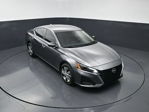 Used 2025 Nissan Altima 2.5 S FWD image 24