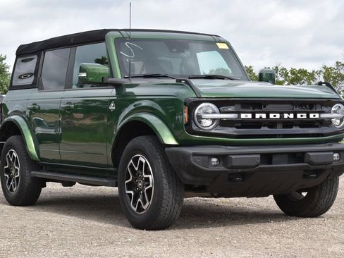 Used 2025 Ford Bronco Sport Badlands AWD/4WD image 3