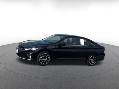 Used 2025 Volkswagen Jetta SE image 11