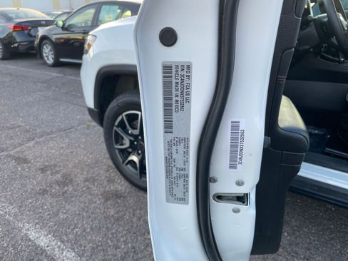 Used 2025 Jeep Compass Trailhawk image 28