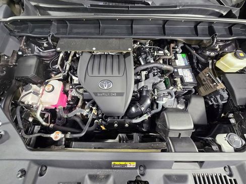 Used 2024 Toyota Highlander LE image 11