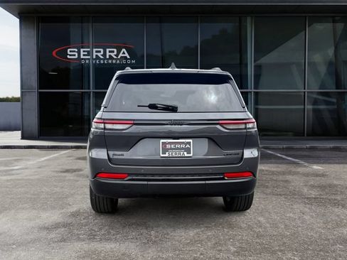 Used 2025 Jeep Grand Cherokee Limited w/ Black Appearance Package AWD/4WD image 4