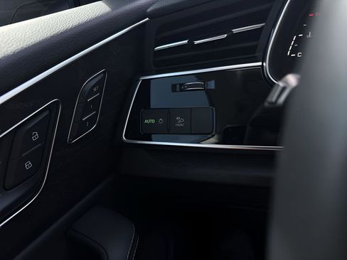 Used 2023 Audi Q8 Premium Plus AWD/4WD image 18