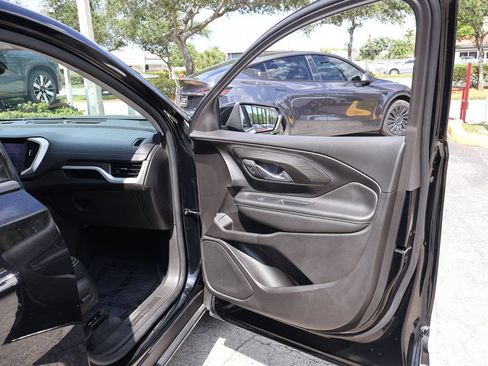 Used 2024 GMC Terrain SLT FWD image 23