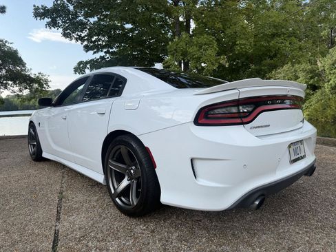 Used 2019 Dodge Charger SRT Hellcat w/ Navigation & Travel Group RWD image 9