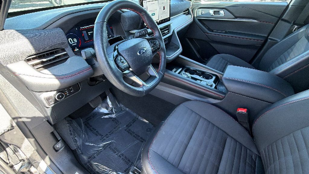 Used 2025 Ford Explorer ST-Line AWD/4WD image 10