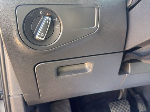 Used 2024 Volkswagen Tiguan SE image 28