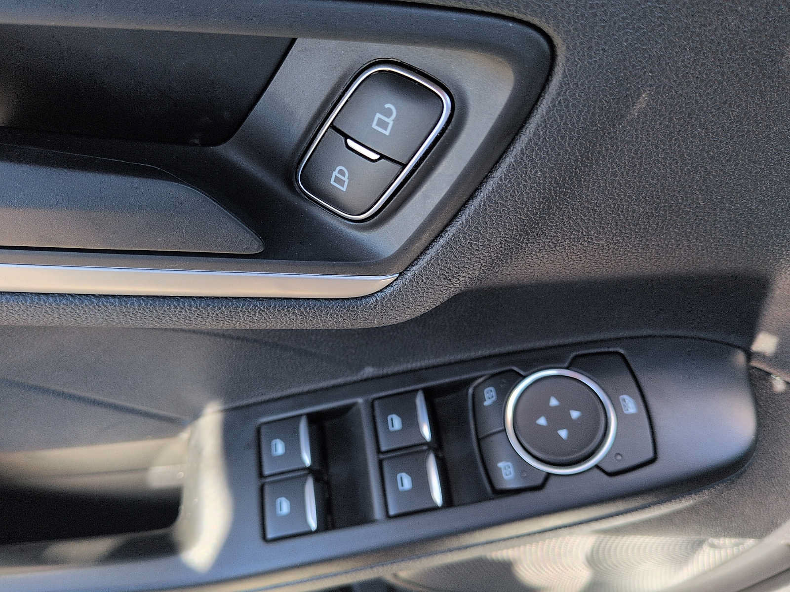 Used 2022 Ford Escape SE w/ Convenience Package FWD image 13