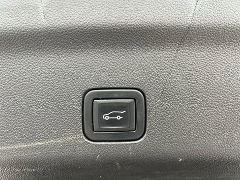 Used 2021 GMC Yukon Denali w/ Advanced Technology Package AWD/4WD image 17