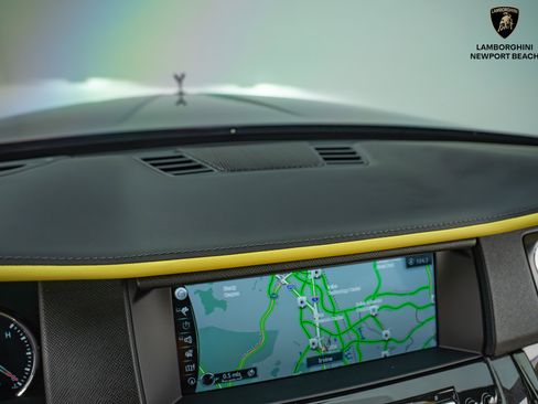 Used 2022 Rolls-Royce Cullinan Black Badge w/ Dark Exterior Package image 31