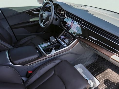 Used 2024 Audi Q8 Prestige image 33