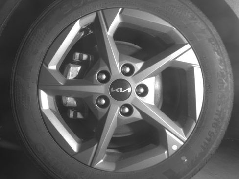 Used 2025 Kia K4 LXS image 12