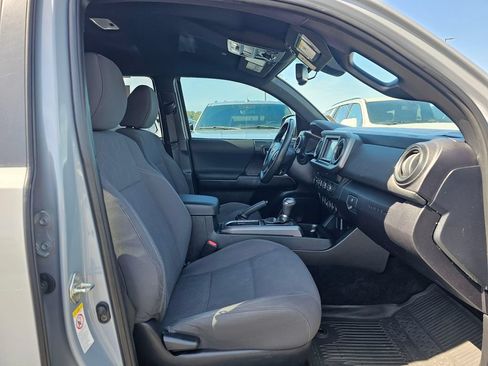 Used 2019 Toyota Tacoma TRD Off-Road AWD/4WD image 10
