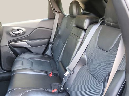 Used 2019 Jeep Cherokee Limited FWD image 15