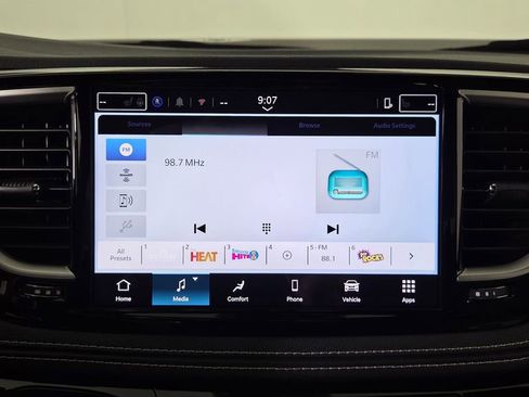 New 2025 Chrysler Pacifica Select w/ Fav Edition Package image 23