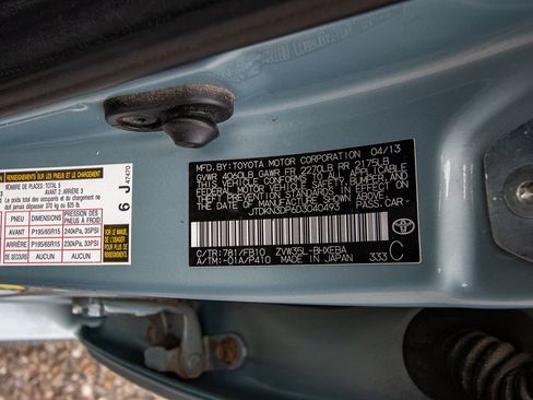 Used 2013 Toyota Prius Plug-In Hybrid image 28