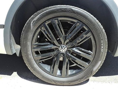Used 2022 Volkswagen Tiguan SE R-Line AWD/4WD image 9