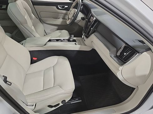 Used 2025 Volvo XC60 T8 Core w/ Climate Package image 20