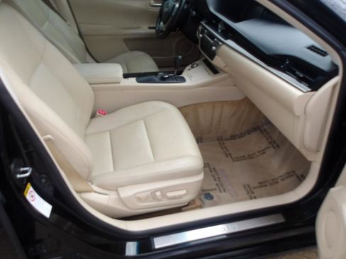 Used 2013 Lexus ES 350 w/ Premium Pkg FWD image 10