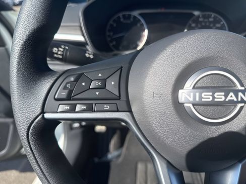 Used 2025 Nissan Altima 2.5 SV FWD image 16