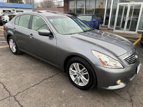 Used 2012 INFINITI G37 x w/ Premium Pkg image 4