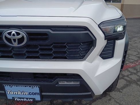 Used 2024 Toyota Tacoma TRD Off-Road AWD/4WD image 10