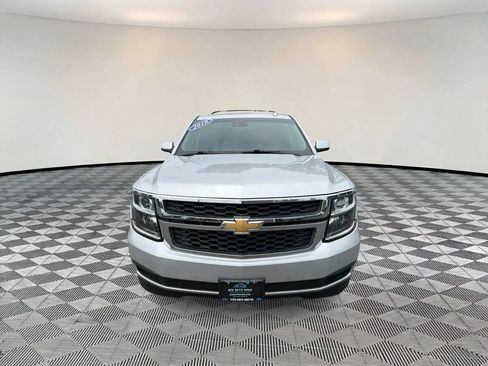 Used 2018 Chevrolet Suburban LT w/ Luxury Package AWD/4WD image 2