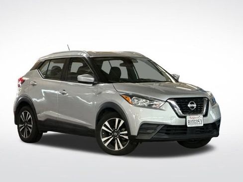 Used 2020 Nissan Kicks SV image 2