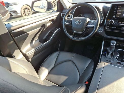Used 2021 Toyota Highlander XLE image 15