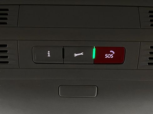 Used 2025 Volkswagen Taos SE image 25