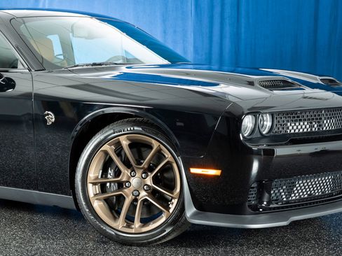 Used 2023 Dodge Challenger SRT Hellcat w/ Driver Convenience Group image 9