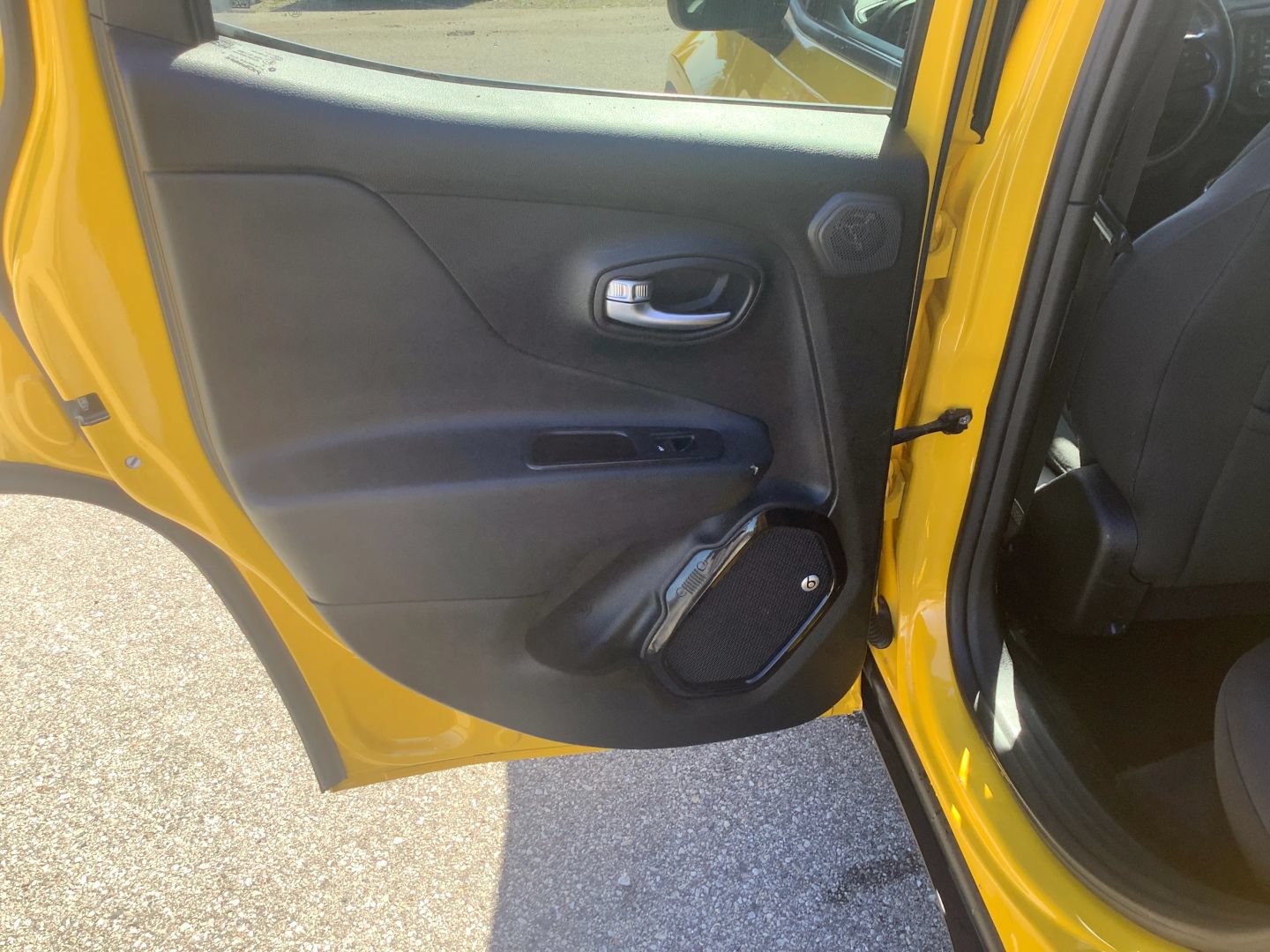 Used 2017 Jeep Renegade Altitude AWD/4WD image 18