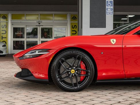 Used 2024 Ferrari Roma Spider RWD image 9