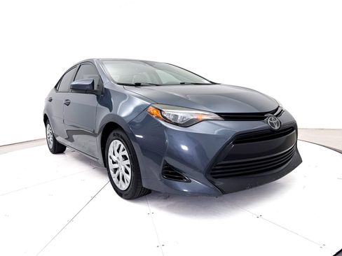 Used 2017 Toyota Corolla LE w/ Carpet Mat Package (TMS) FWD image 1