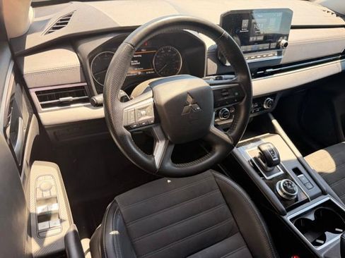 Used 2024 Mitsubishi Outlander SE FWD image 21