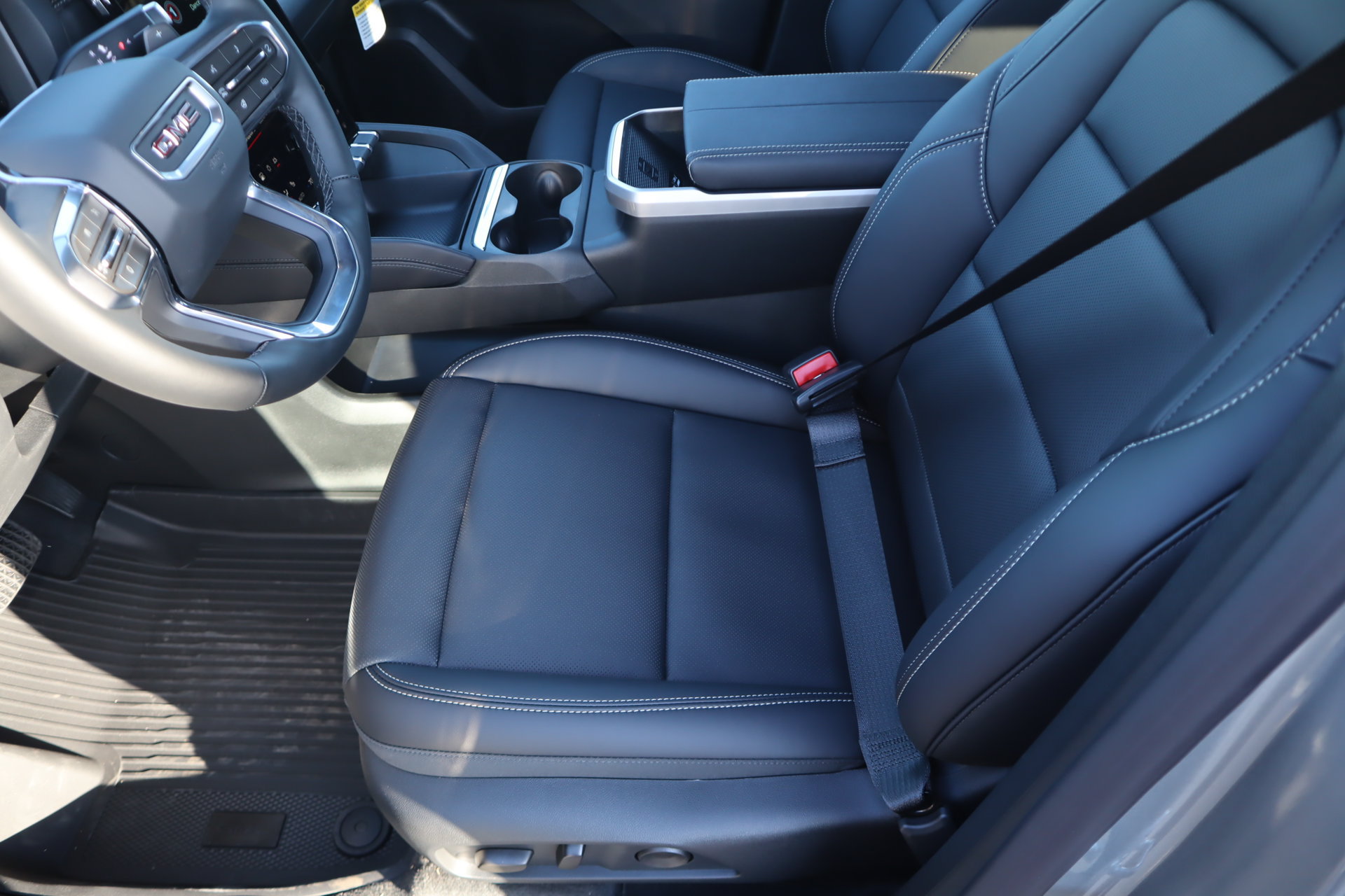New 2027 GMC Terrain Elevation w/ Elevation Premium Package FWD image 13