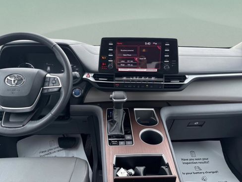 Used 2024 Toyota Sienna XLE image 11