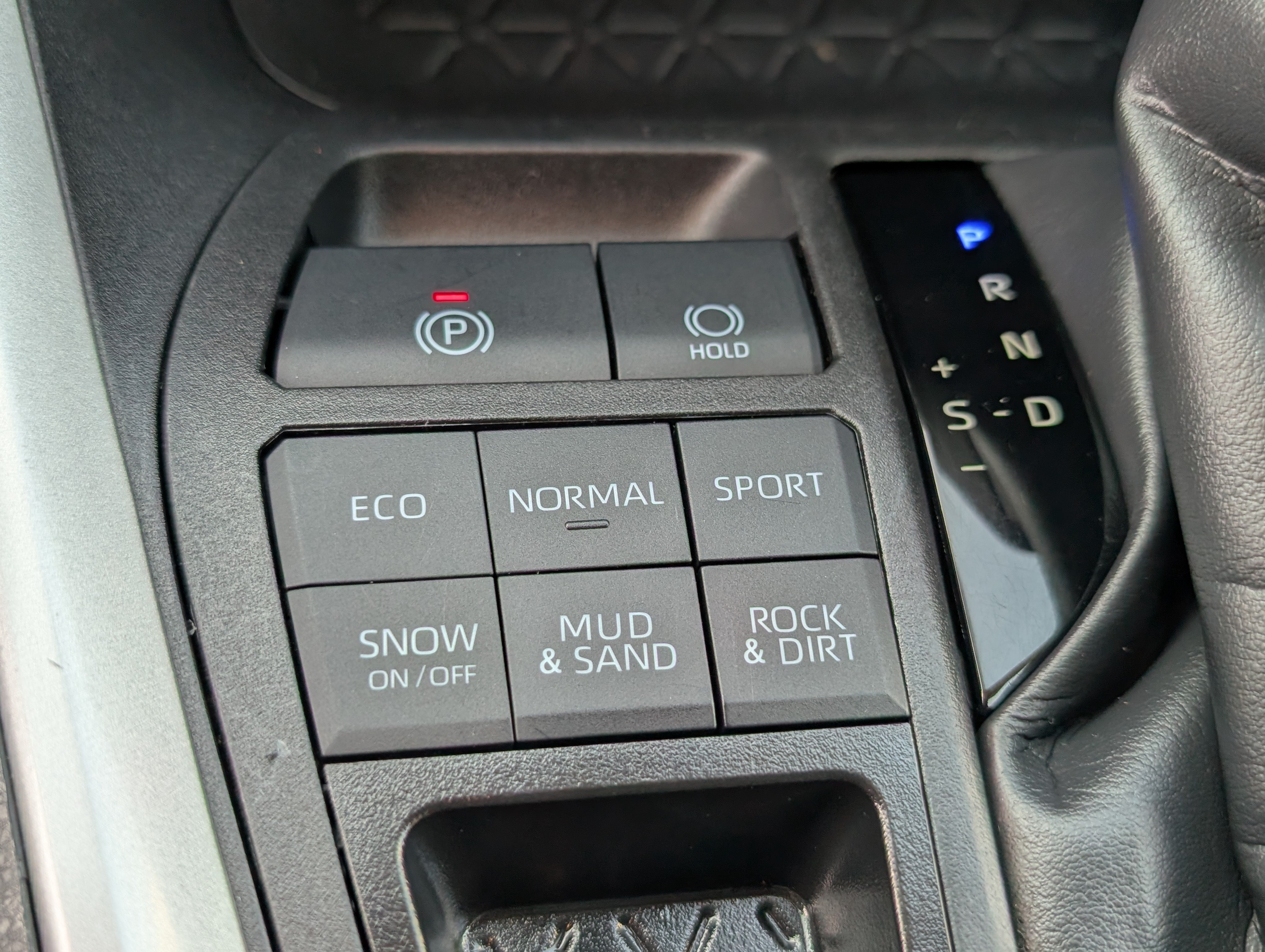 Used 2024 Toyota RAV4 LE AWD/4WD image 20