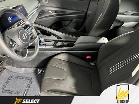Used 2025 Hyundai Elantra SEL FWD image 10
