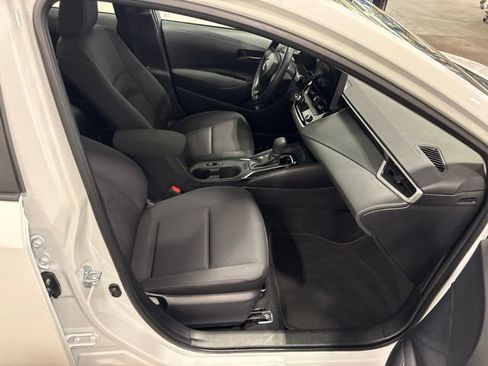 Used 2025 Toyota Corolla LE FWD image 36