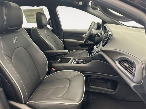 New 2026 Chrysler Pacifica Limited w/ S Appearance Package FWD image 15