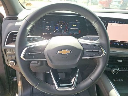 Used 2025 Chevrolet Tahoe High Country AWD/4WD image 17