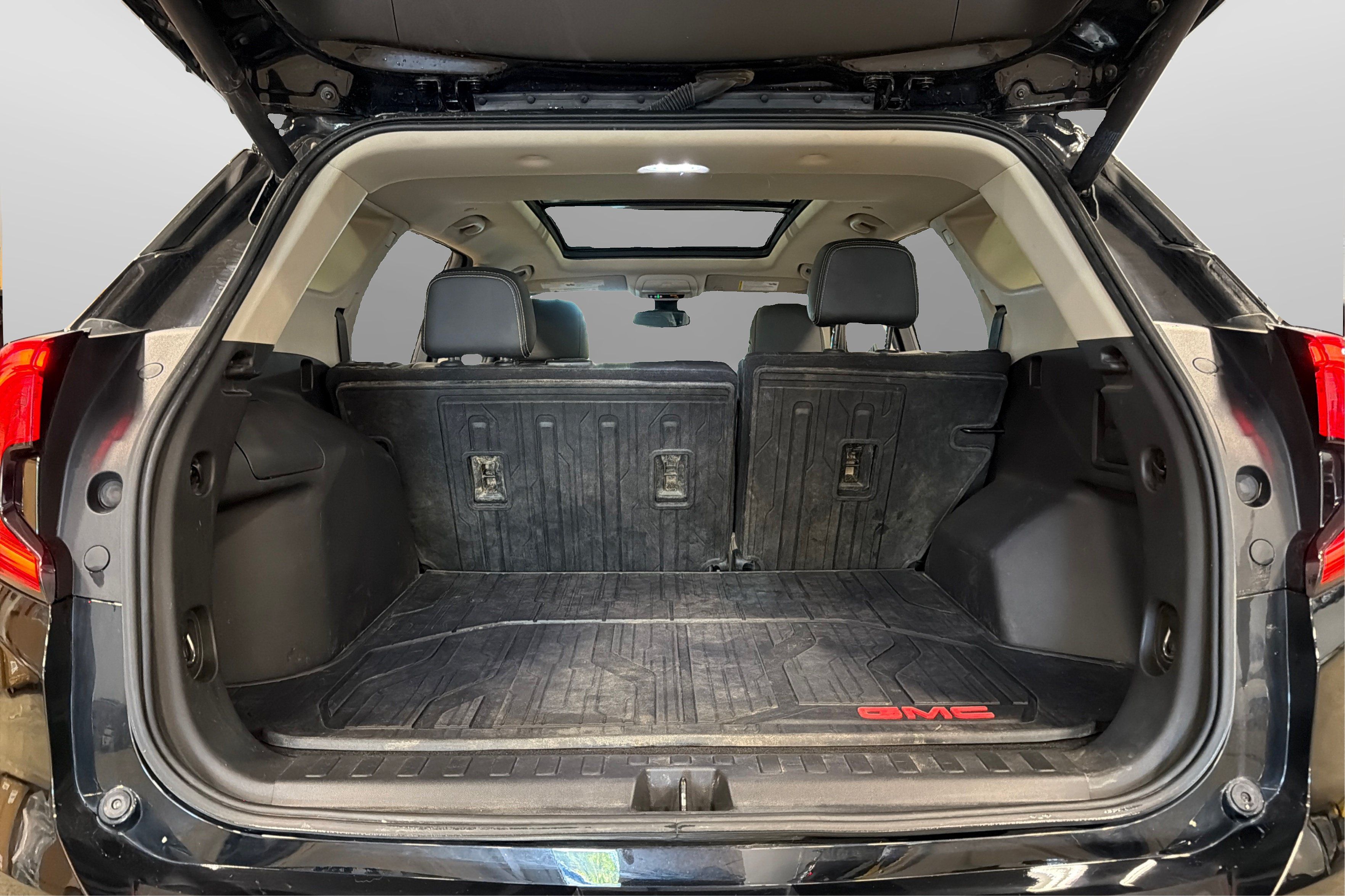 Used 2023 GMC Terrain Denali w/ Black Diamond Edition AWD/4WD image 47