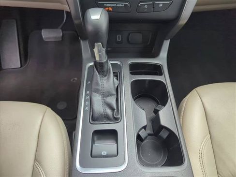 Used 2017 Ford Escape SE w/ SE Leather Comfort Package FWD image 16