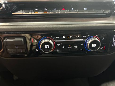 Used 2025 GMC Sierra 1500 SLT AWD/4WD image 28