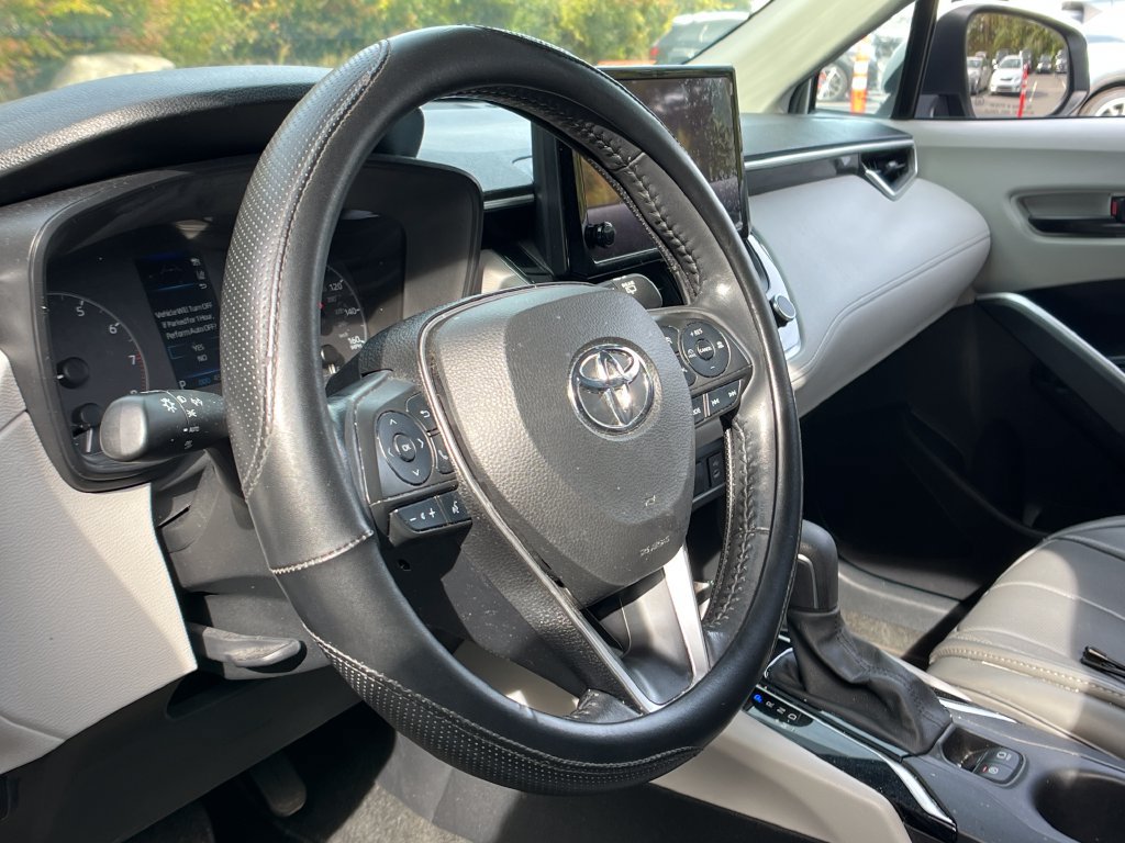 Used 2023 Toyota Corolla Cross LE AWD/4WD image 9