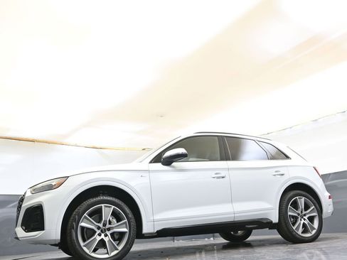 Certified 2025 Audi Q5 2.0T Premium w/ Convenience Plus Package image 30