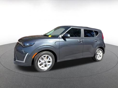 Used 2025 Kia Soul LX w/ LX Technology Package image 8