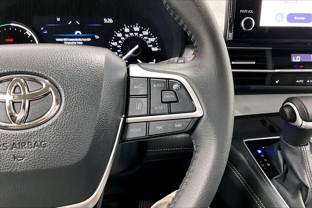Used 2026 Toyota Sienna XLE FWD image 26
